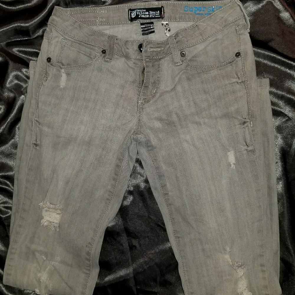 Volcom  skinny size 5 women's distressed  jeans